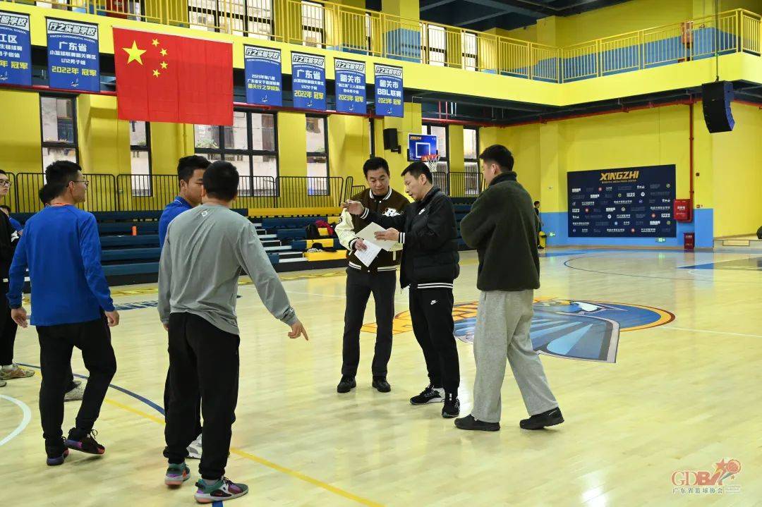 关于中国篮球裁判全国普及培训班圆满结束，裁判水平提升明显的信息