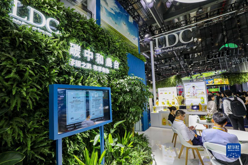 响应绿色环保：比赛场馆采用可持续材料